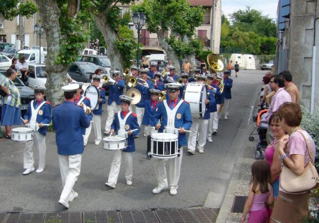 LAROQUE - Coq et majorettes 2