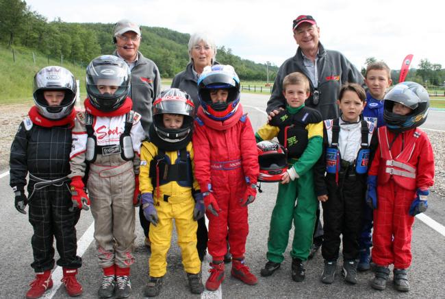 KARTING - jeunes des mini-karts