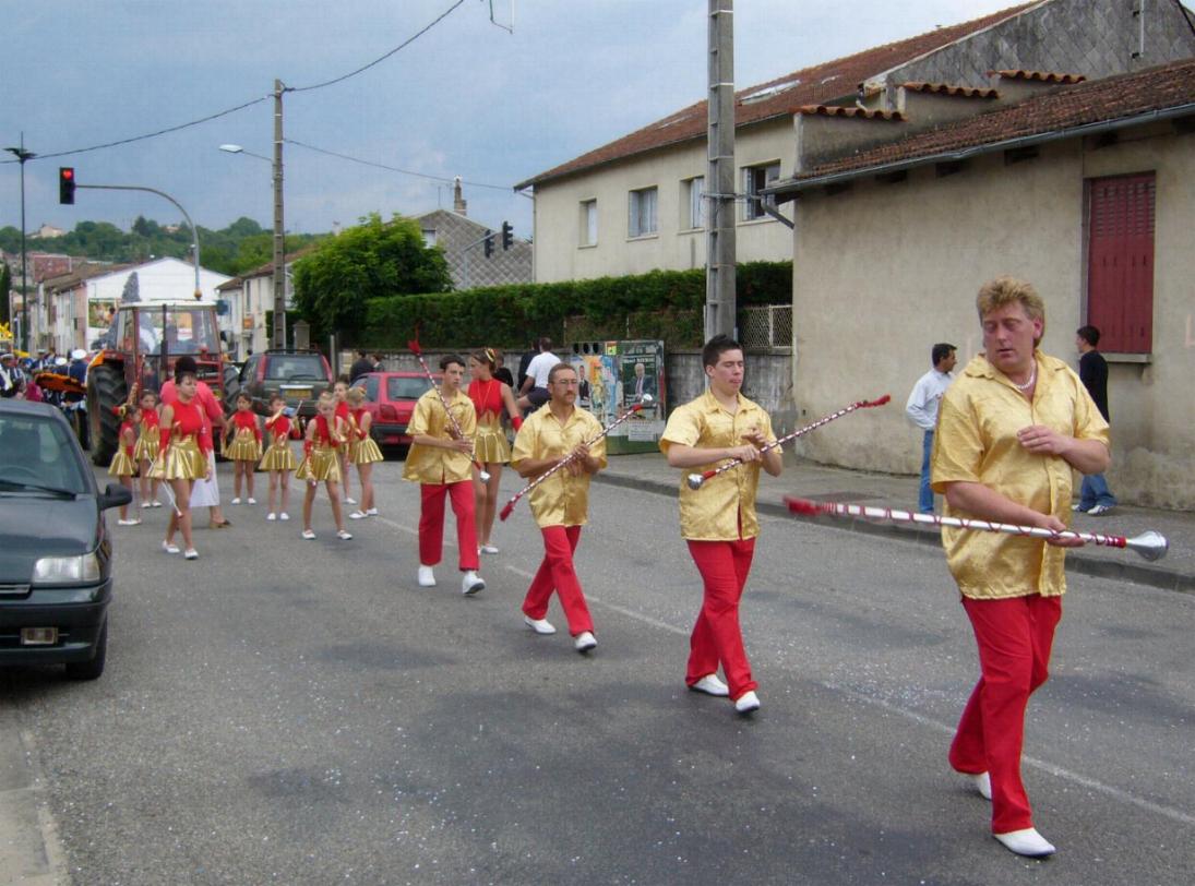 LAROQUE - 1. M. & Majorettes S.O.