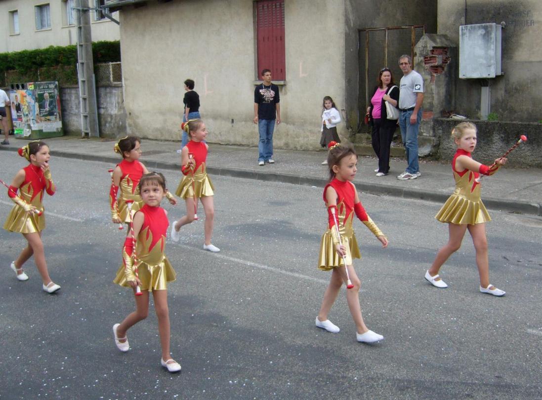 LAROQUE - 3. M. & Majorettes S.O.